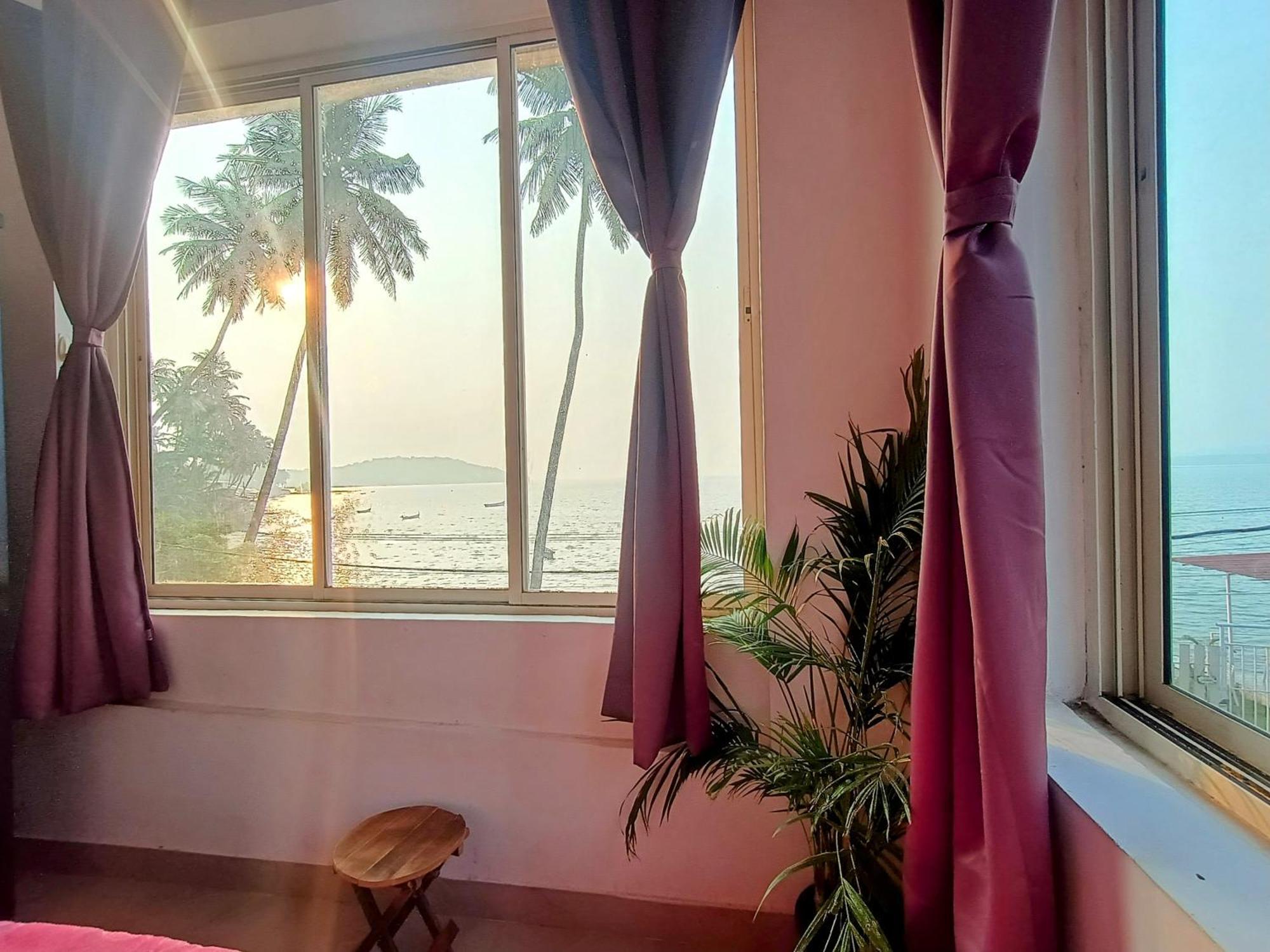 Gs Home On The Bay - Super Sea View Glass Studio Apartment ヴァガトール エクステリア 写真