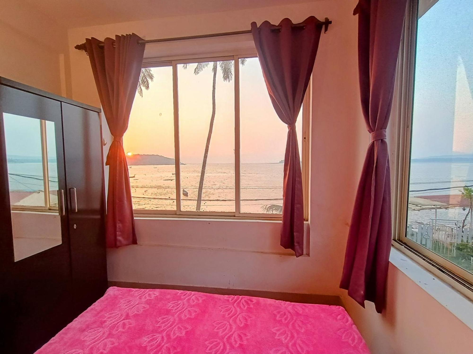 Gs Home On The Bay - Super Sea View Glass Studio Apartment ヴァガトール エクステリア 写真